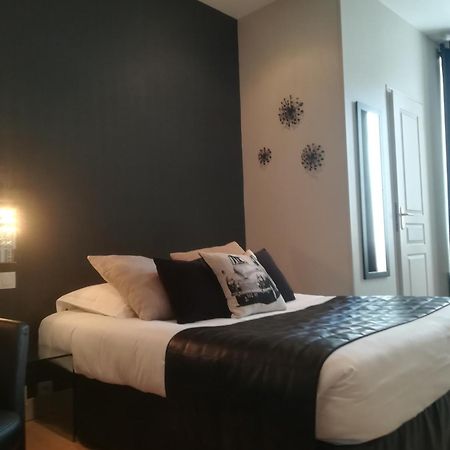 France Hotel Niort Bagian luar foto