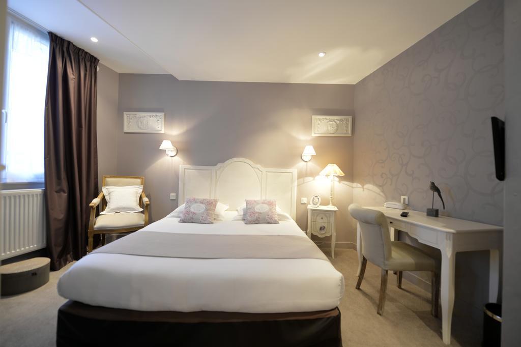 France Hotel Niort Bagian luar foto