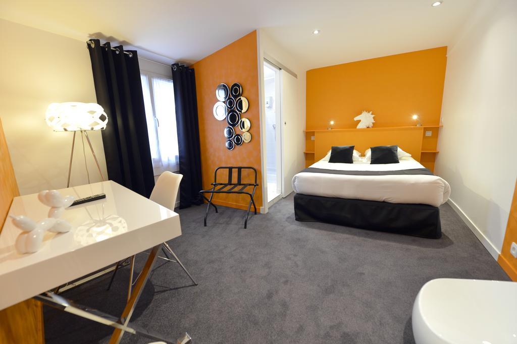 France Hotel Niort Bagian luar foto