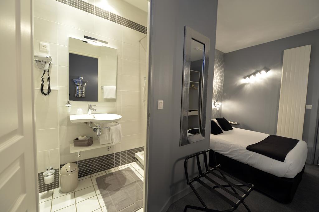 France Hotel Niort Bagian luar foto