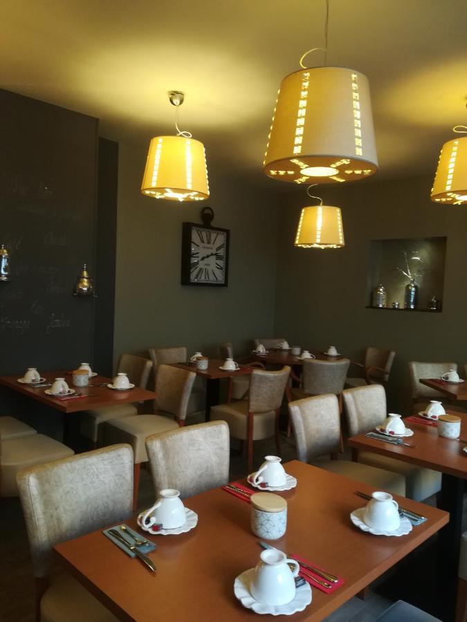 France Hotel Niort Bagian luar foto