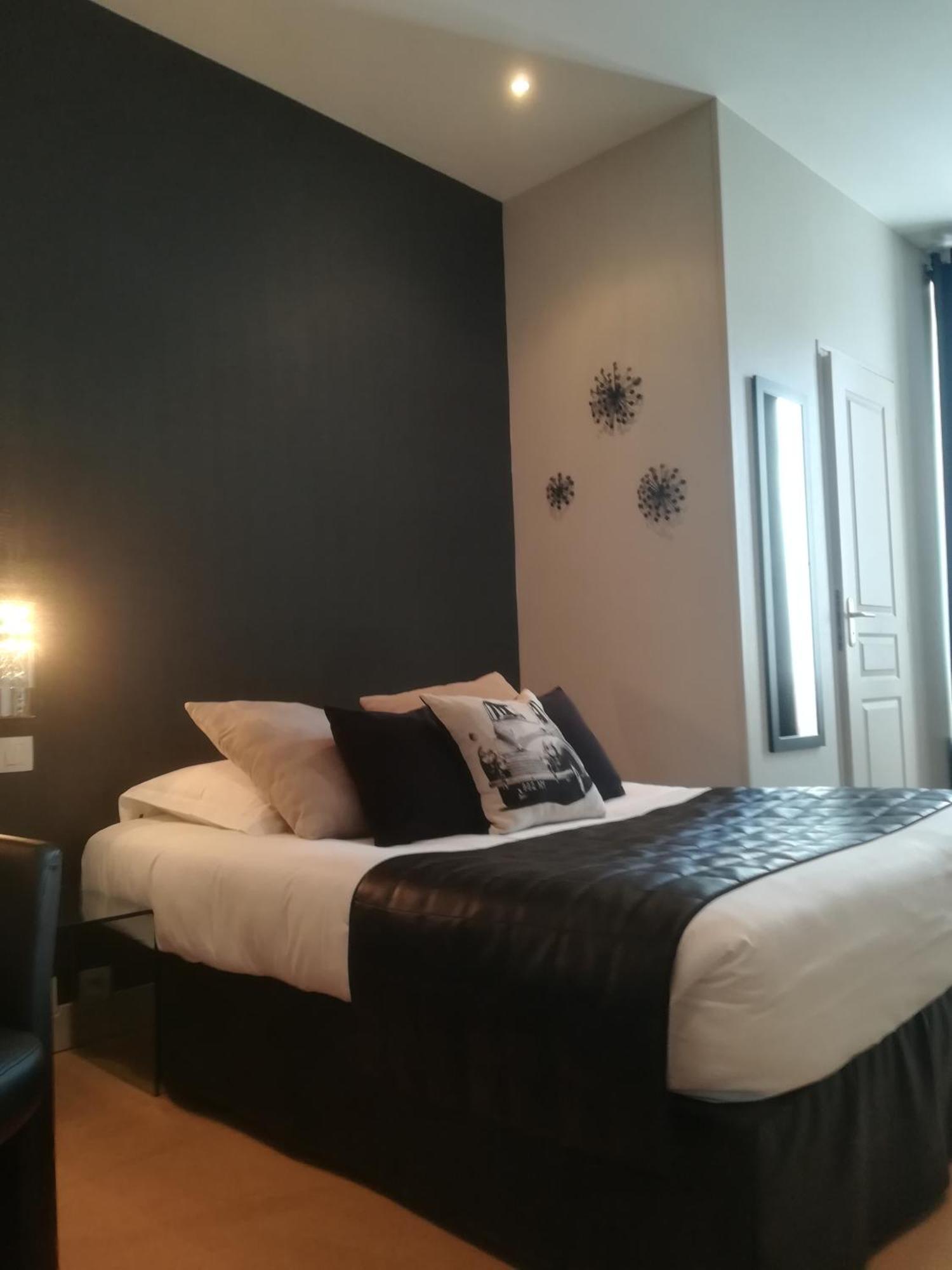 France Hotel Niort Bagian luar foto